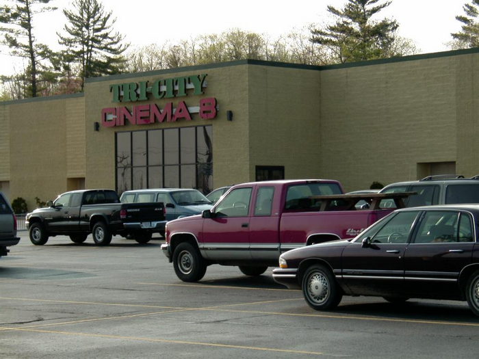 Tri-City Cinema 8 (Thomas Theatres) - Fall 2003 Photo (newer photo)